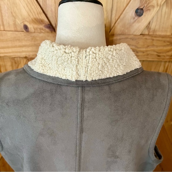 Denim & Co Gray and Cream Vest - Picture 9 of 10